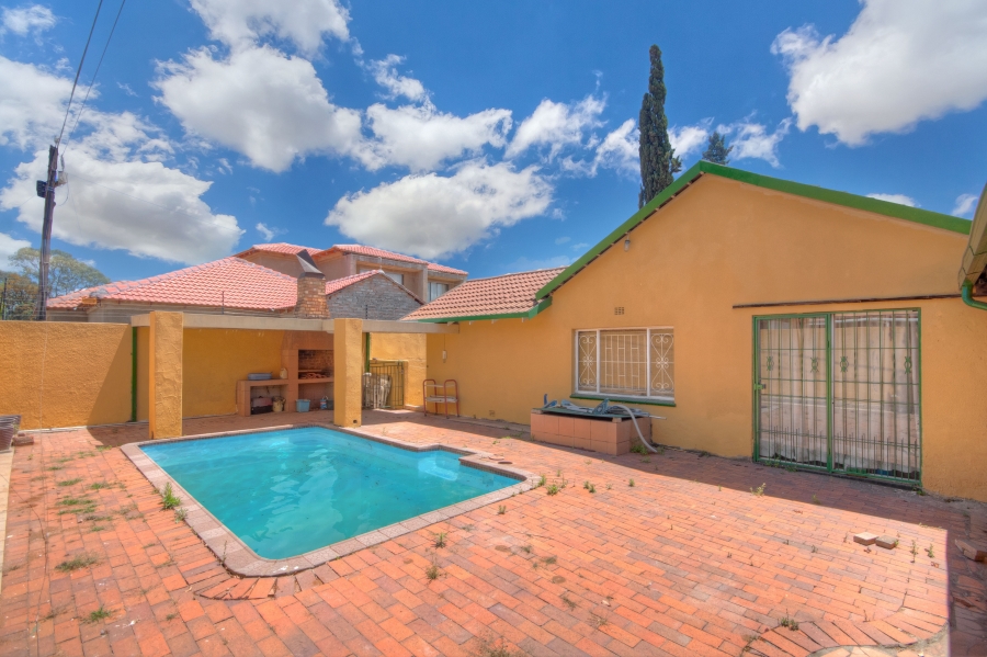 4 Bedroom Property for Sale in Roseacre Gauteng