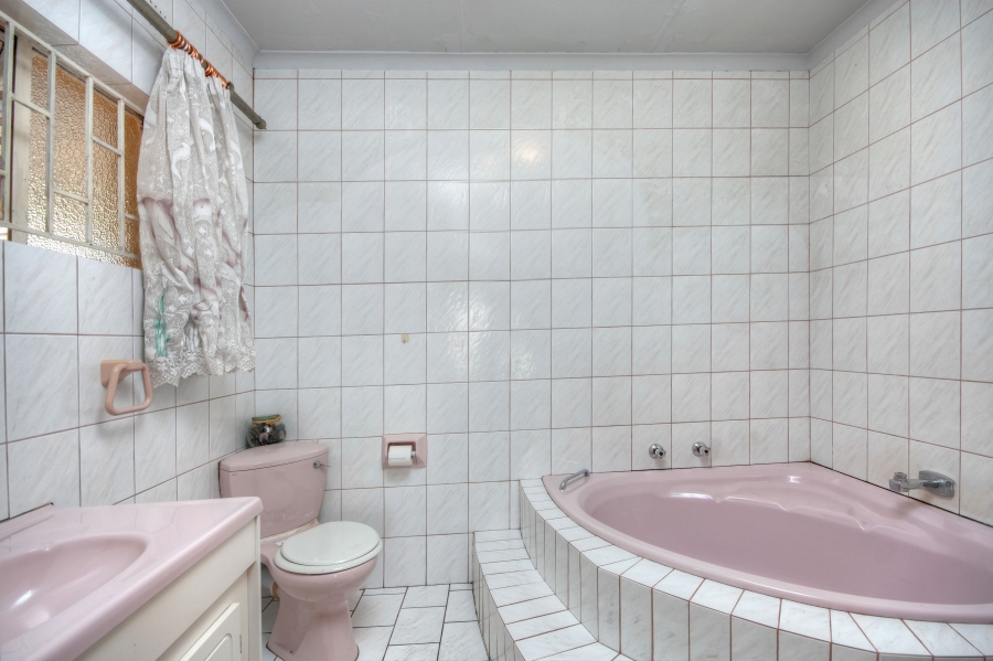 4 Bedroom Property for Sale in Roseacre Gauteng