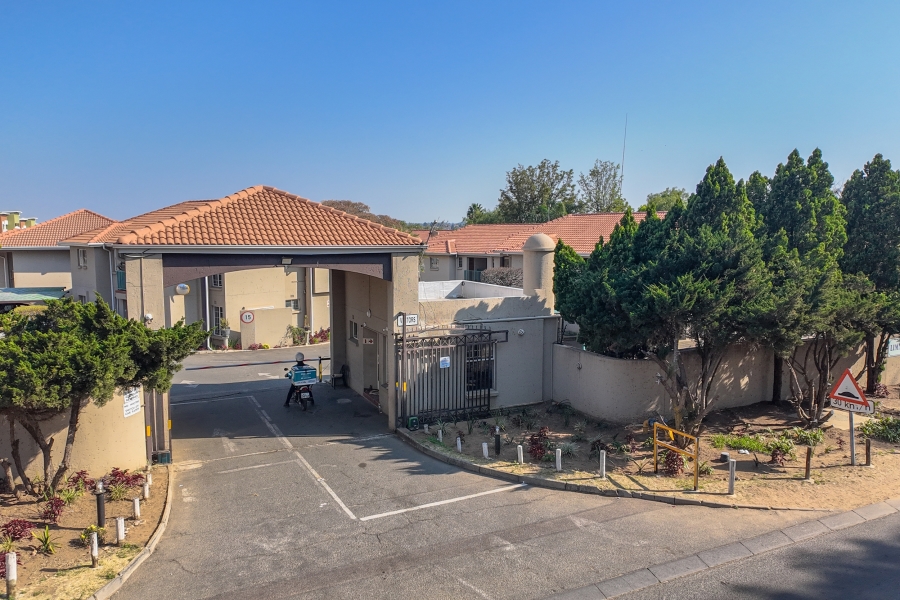1 Bedroom Property for Sale in Vorna Valley Gauteng