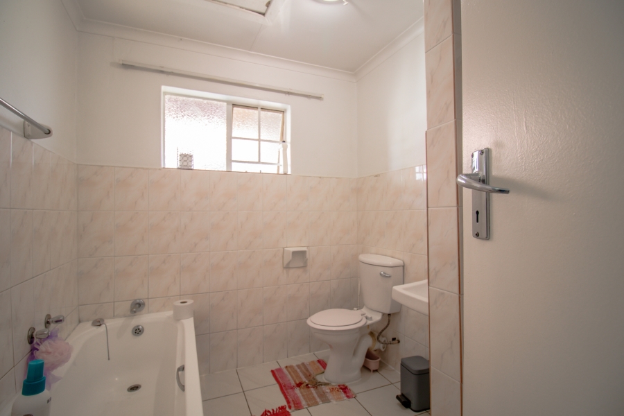 1 Bedroom Property for Sale in Vorna Valley Gauteng