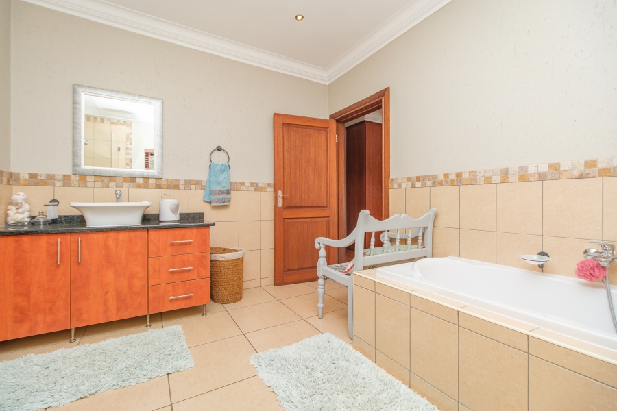 4 Bedroom Property for Sale in Northcliff Gauteng