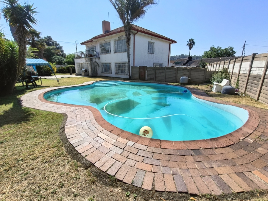 4 Bedroom Property for Sale in Glenanda Gauteng
