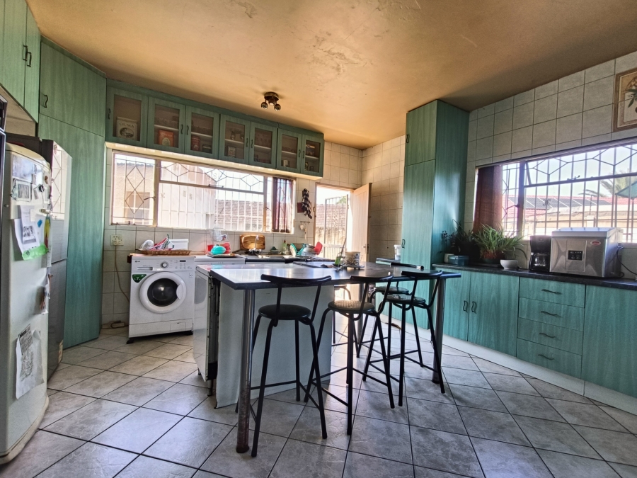 4 Bedroom Property for Sale in Glenanda Gauteng