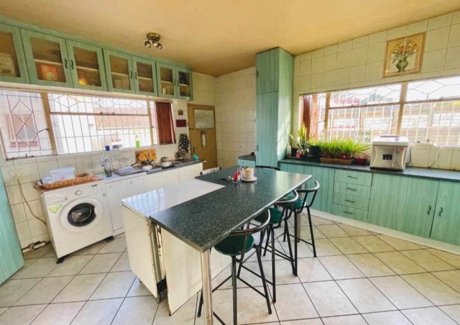 4 Bedroom Property for Sale in Glenanda Gauteng