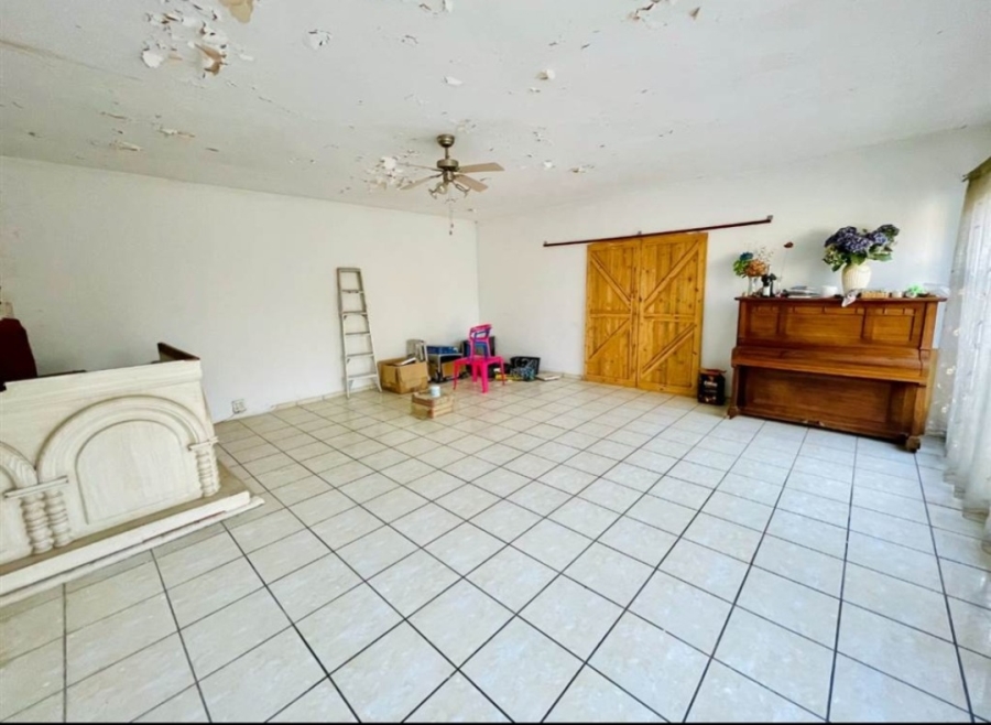 4 Bedroom Property for Sale in Glenanda Gauteng