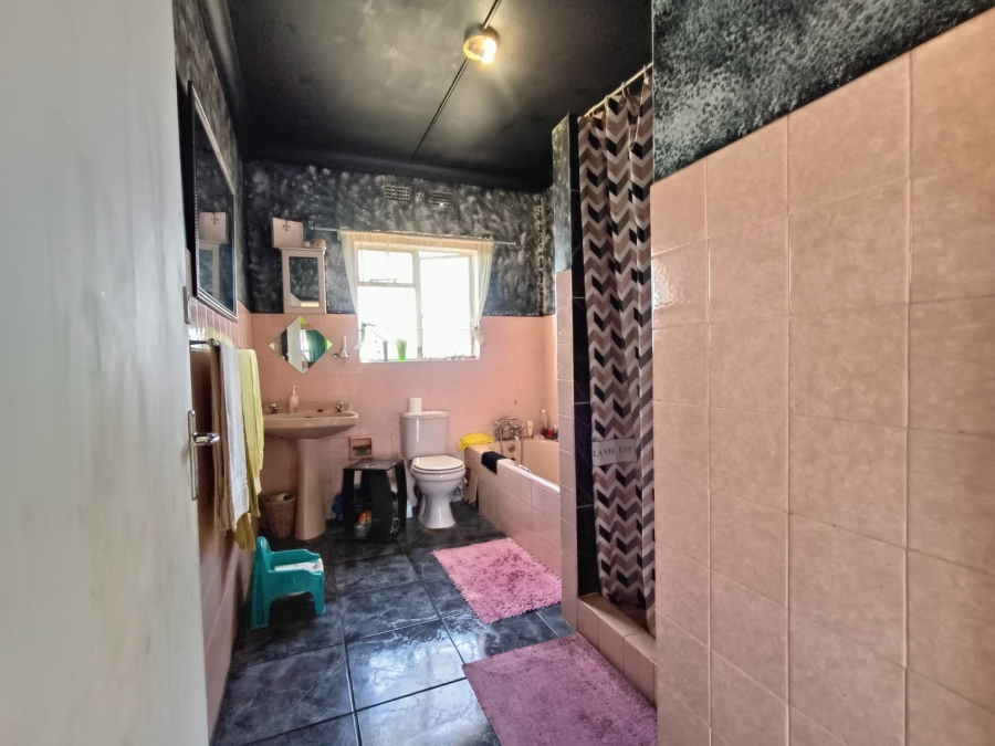 4 Bedroom Property for Sale in Glenanda Gauteng