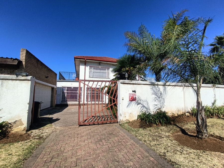 4 Bedroom Property for Sale in Glenanda Gauteng