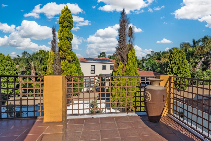 4 Bedroom Property for Sale in Ruimsig Country Estate Gauteng