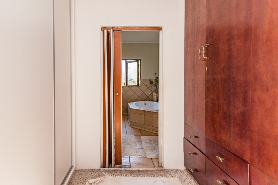 4 Bedroom Property for Sale in Ruimsig Country Estate Gauteng