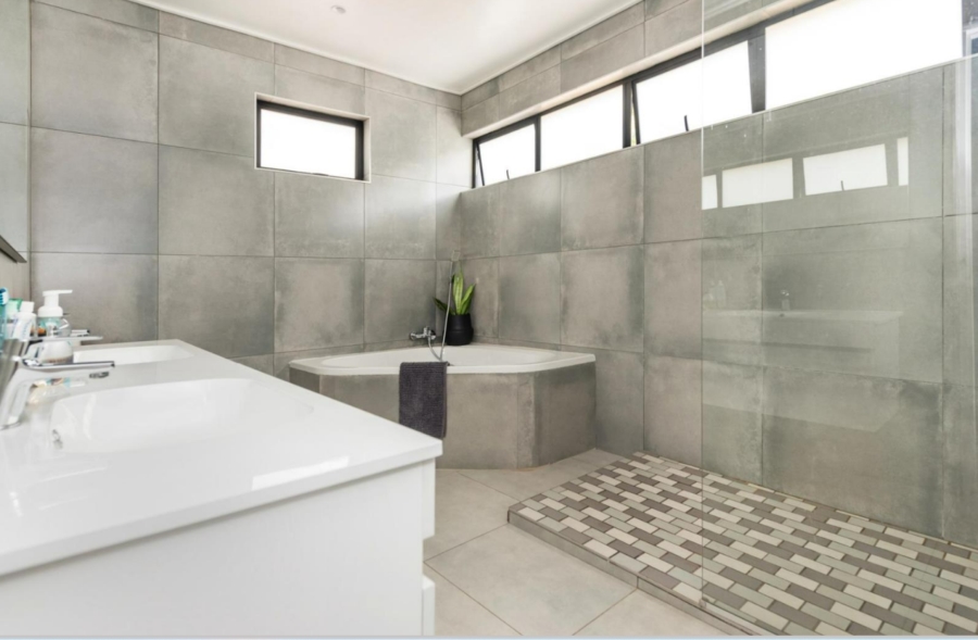 3 Bedroom Property for Sale in Bedfordview Gauteng