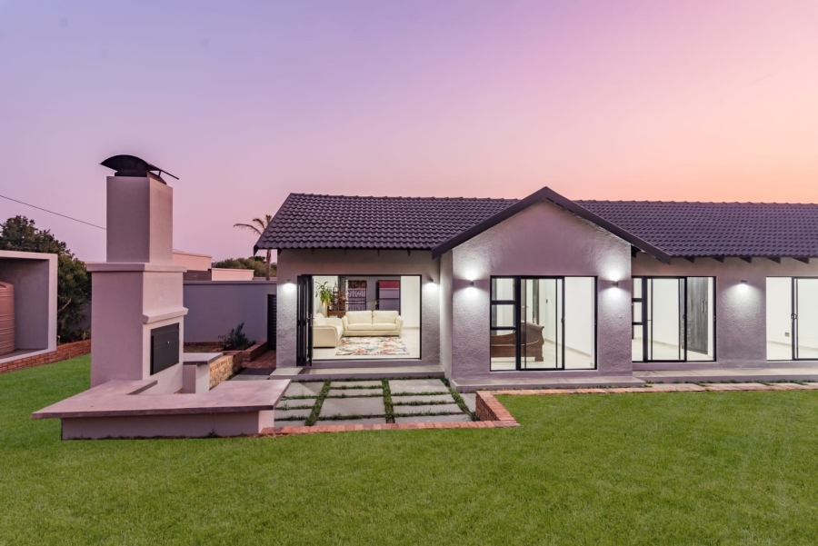 To Let 4 Bedroom Property for Rent in Roodekrans Gauteng