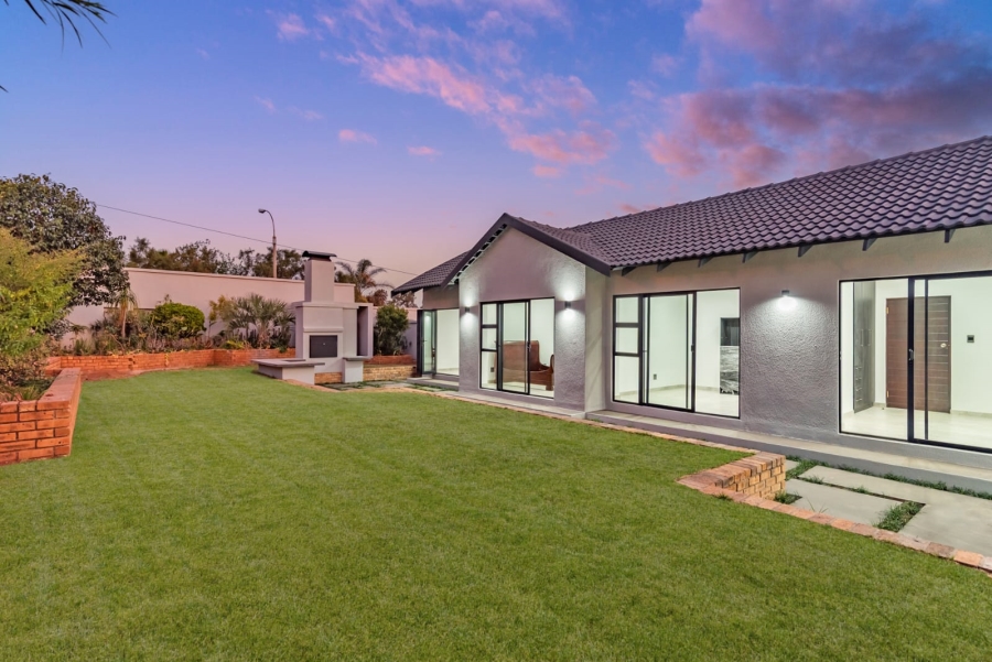 To Let 4 Bedroom Property for Rent in Roodekrans Gauteng