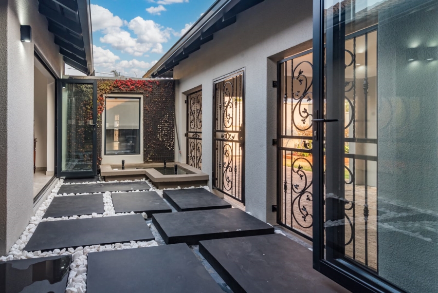 To Let 4 Bedroom Property for Rent in Roodekrans Gauteng