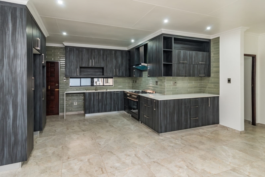 To Let 4 Bedroom Property for Rent in Roodekrans Gauteng