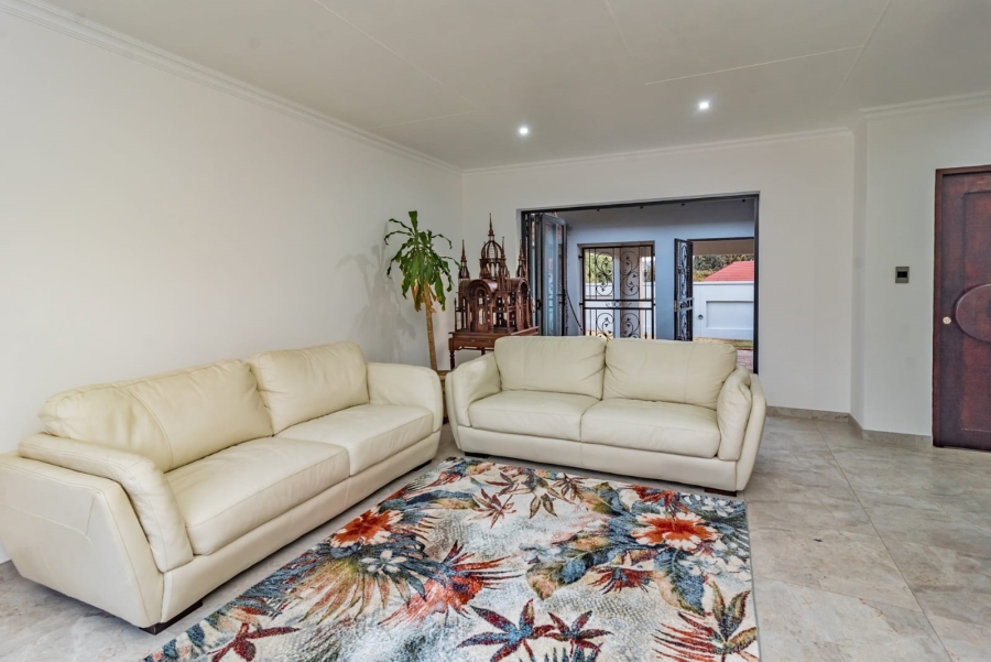 To Let 4 Bedroom Property for Rent in Roodekrans Gauteng