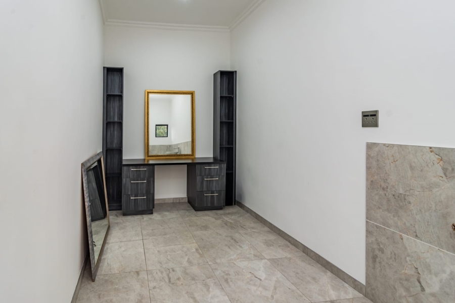 To Let 4 Bedroom Property for Rent in Roodekrans Gauteng