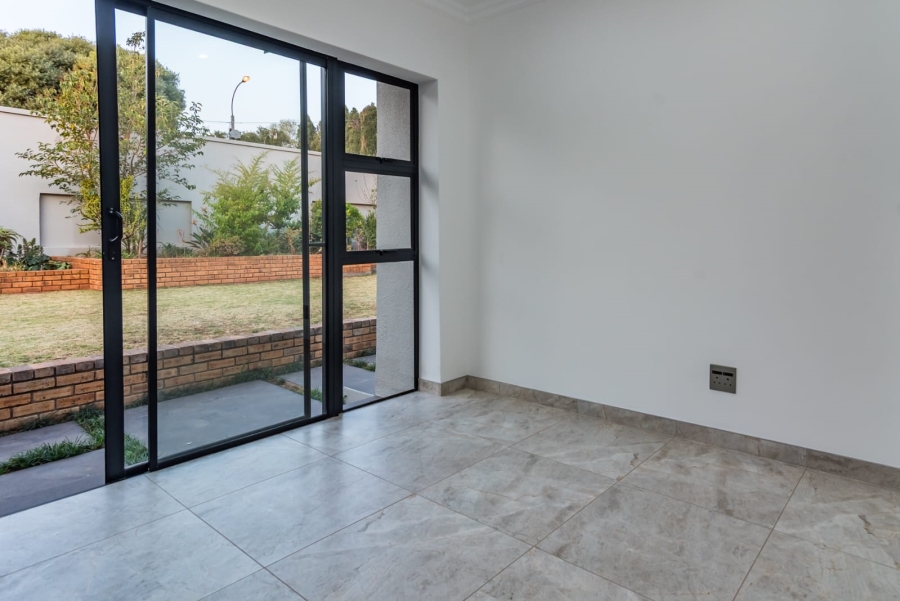 To Let 4 Bedroom Property for Rent in Roodekrans Gauteng