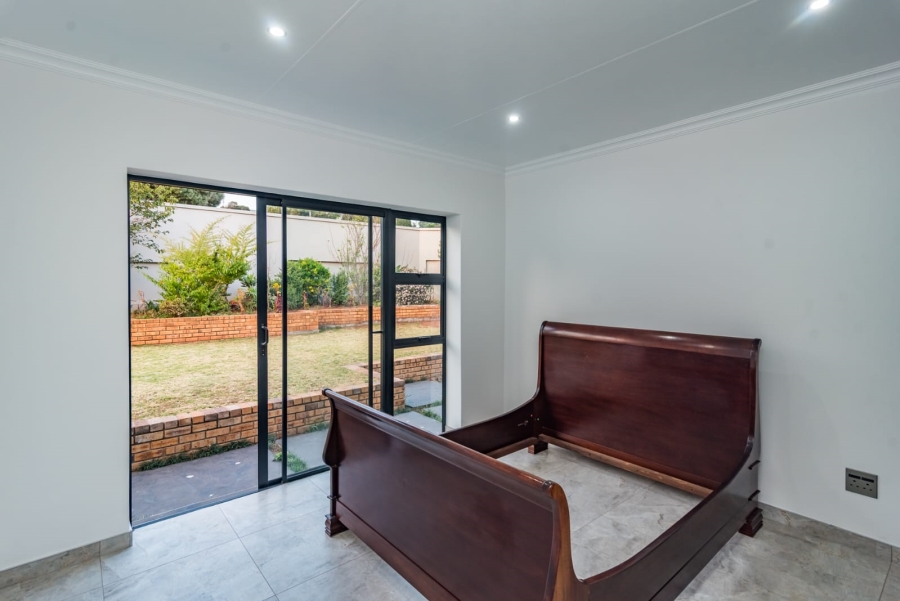 To Let 4 Bedroom Property for Rent in Roodekrans Gauteng