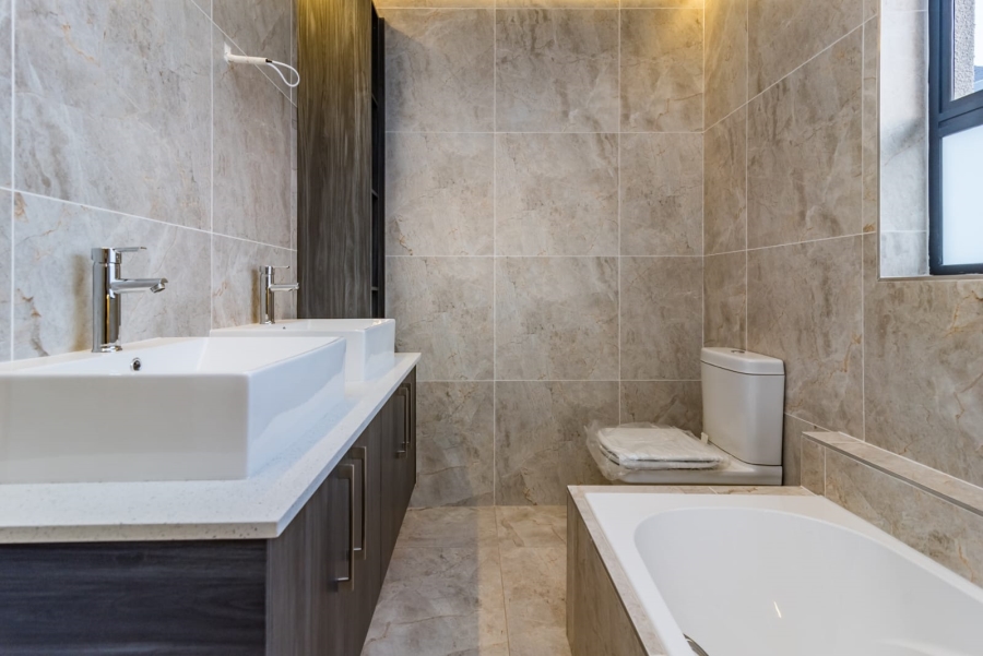 To Let 4 Bedroom Property for Rent in Roodekrans Gauteng