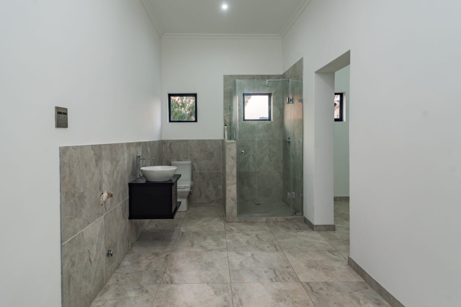 To Let 4 Bedroom Property for Rent in Roodekrans Gauteng