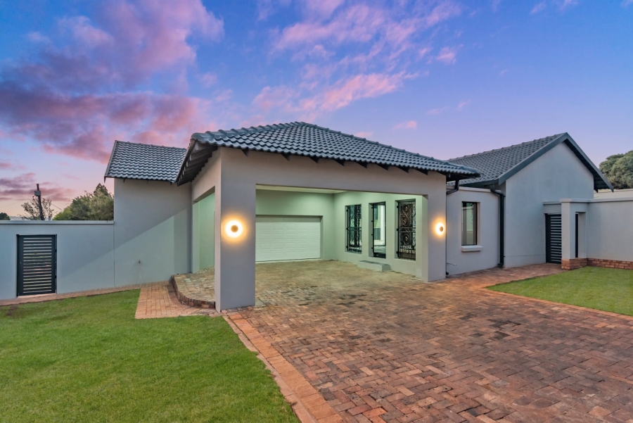 To Let 4 Bedroom Property for Rent in Roodekrans Gauteng