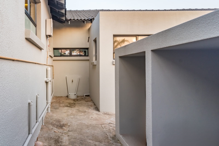 To Let 4 Bedroom Property for Rent in Roodekrans Gauteng