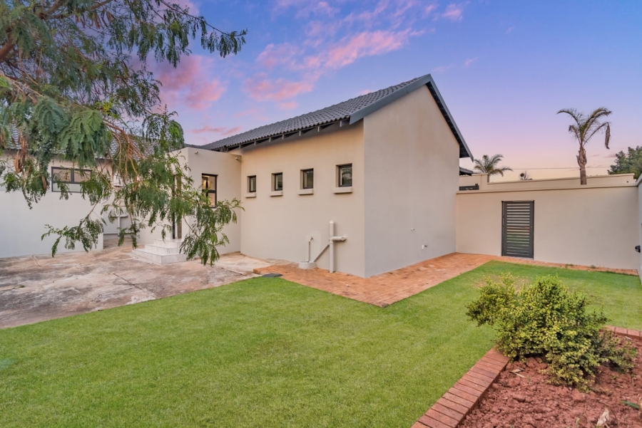 To Let 4 Bedroom Property for Rent in Roodekrans Gauteng