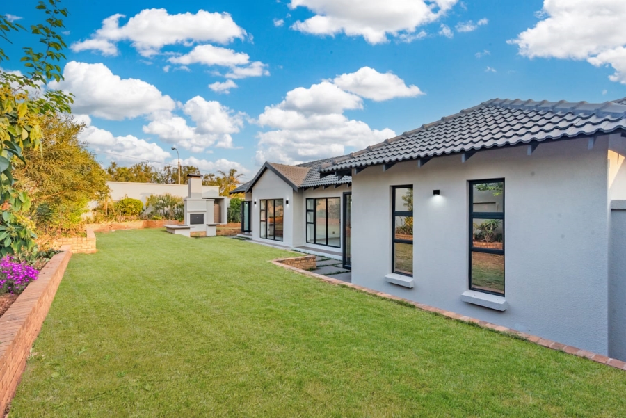 To Let 4 Bedroom Property for Rent in Roodekrans Gauteng