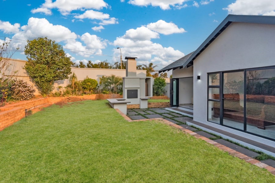 To Let 4 Bedroom Property for Rent in Roodekrans Gauteng