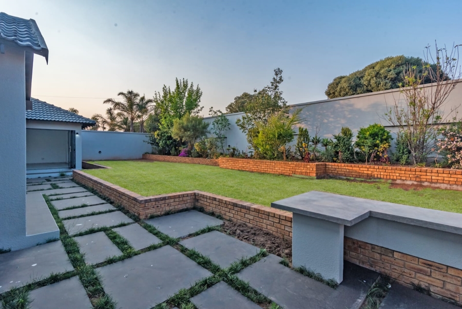 To Let 4 Bedroom Property for Rent in Roodekrans Gauteng