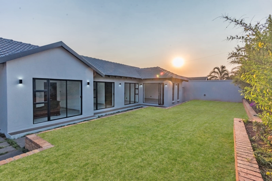 To Let 4 Bedroom Property for Rent in Roodekrans Gauteng