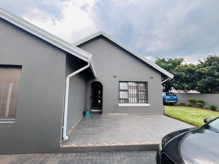 4 Bedroom Property for Sale in Klippoortje Gauteng