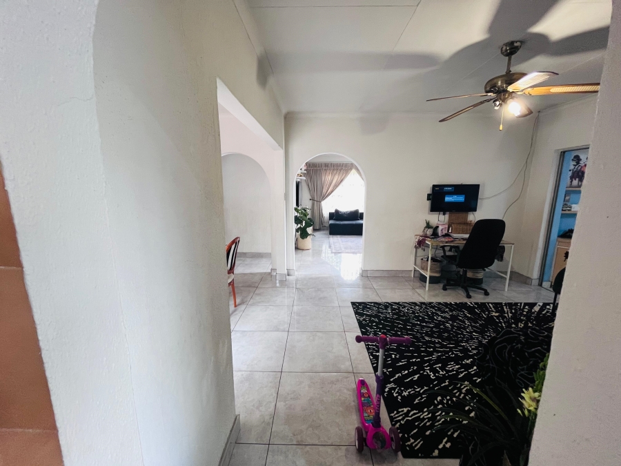 4 Bedroom Property for Sale in Klippoortje Gauteng