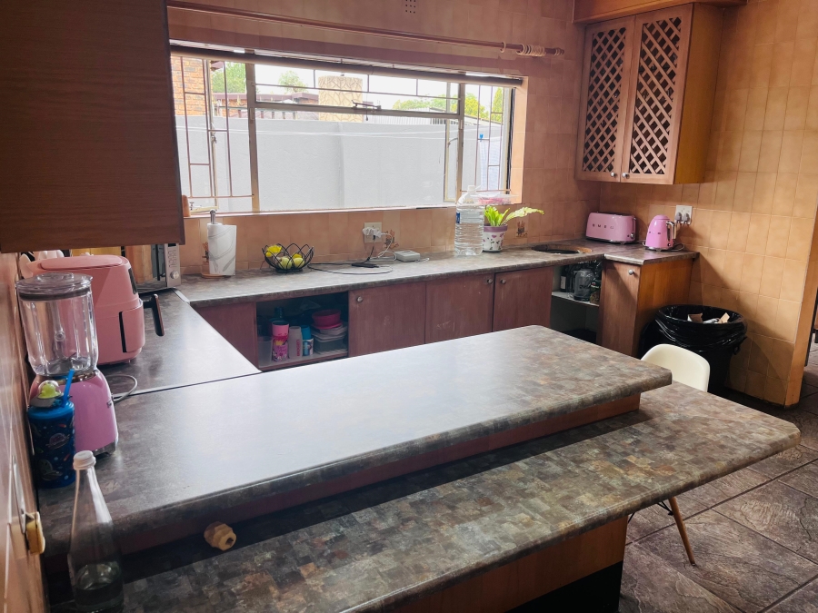 4 Bedroom Property for Sale in Klippoortje Gauteng