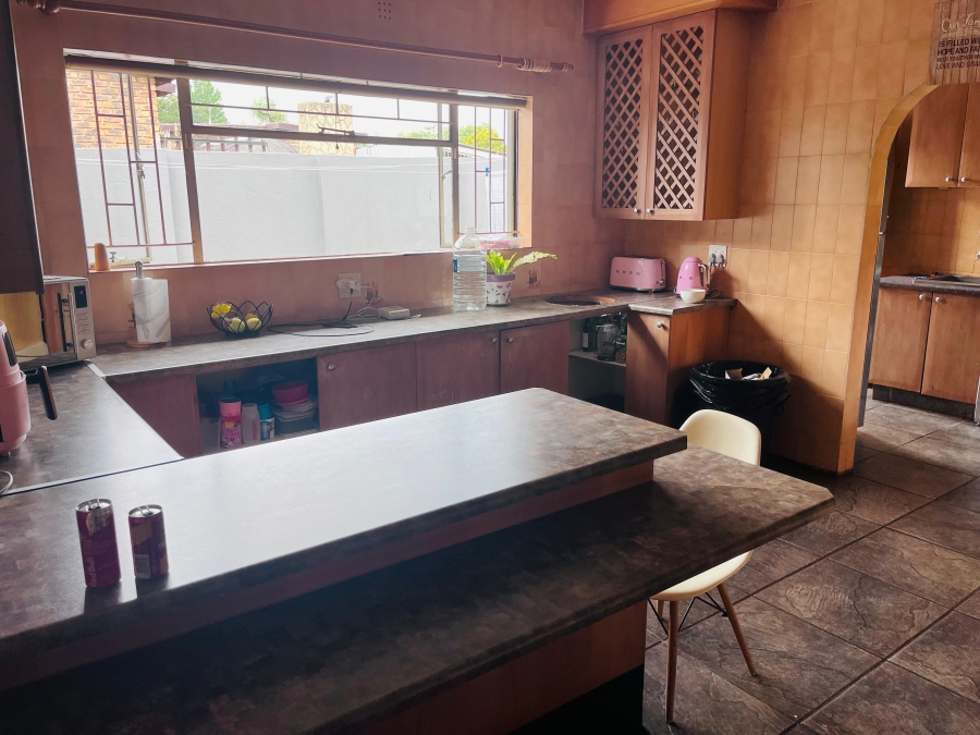 4 Bedroom Property for Sale in Klippoortje Gauteng