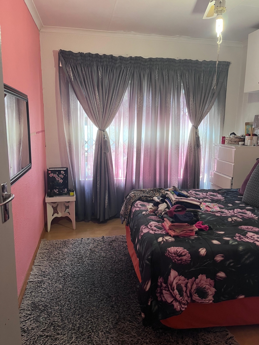 4 Bedroom Property for Sale in Klippoortje Gauteng