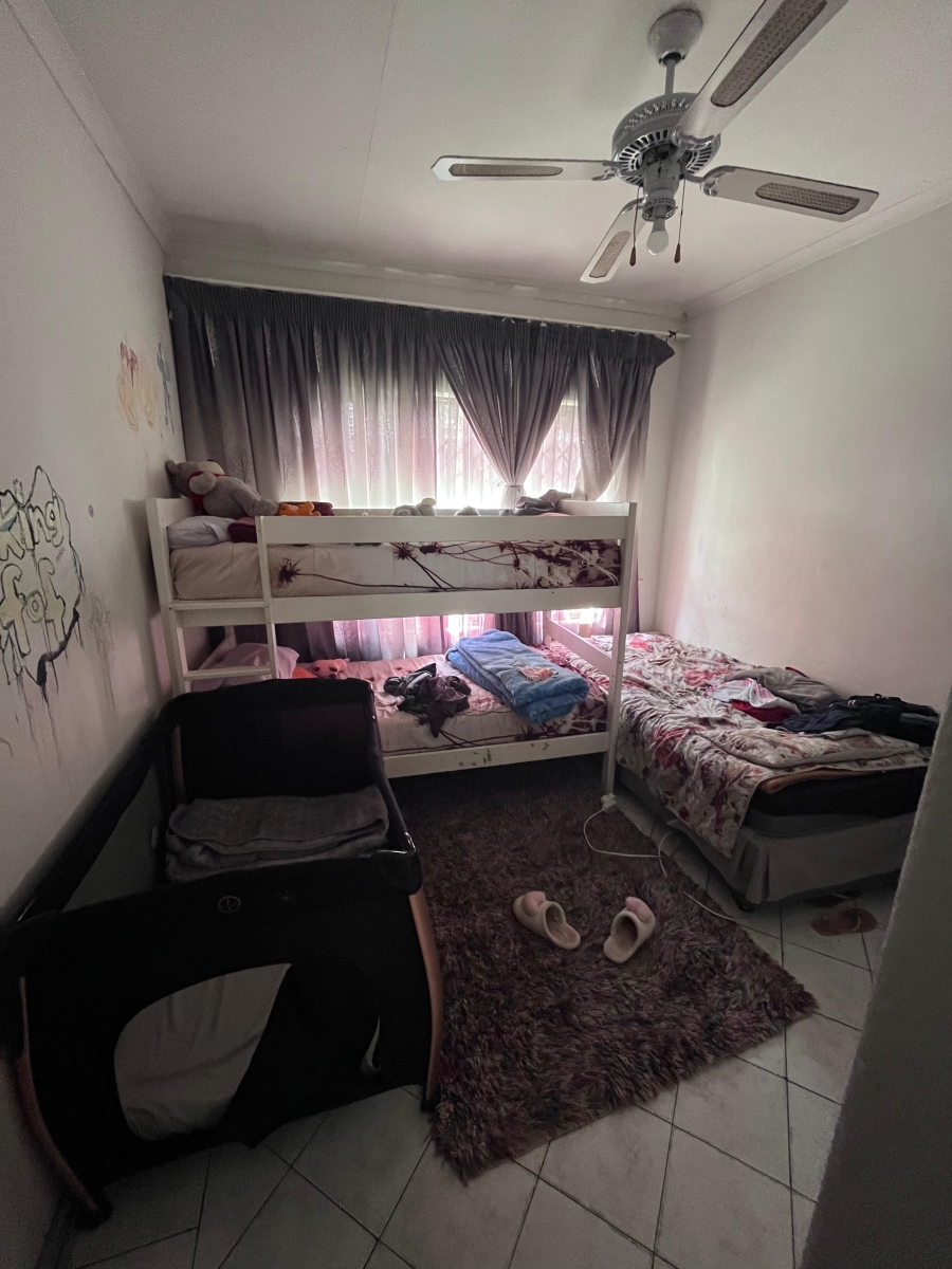 4 Bedroom Property for Sale in Klippoortje Gauteng