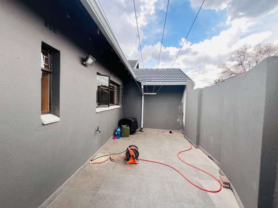 4 Bedroom Property for Sale in Klippoortje Gauteng