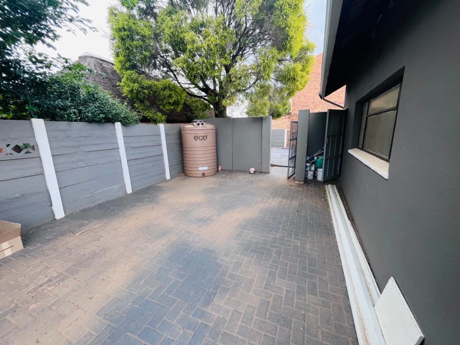 4 Bedroom Property for Sale in Klippoortje Gauteng