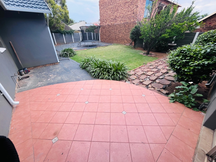 4 Bedroom Property for Sale in Klippoortje Gauteng