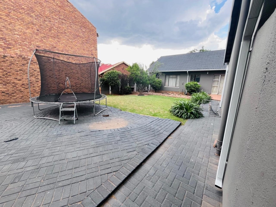 4 Bedroom Property for Sale in Klippoortje Gauteng