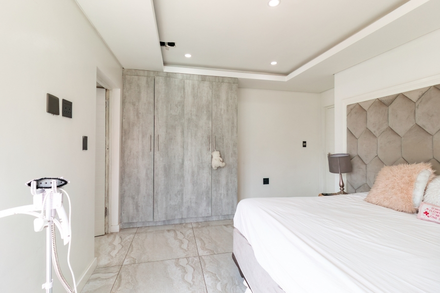 5 Bedroom Property for Sale in Helderwyk Gauteng