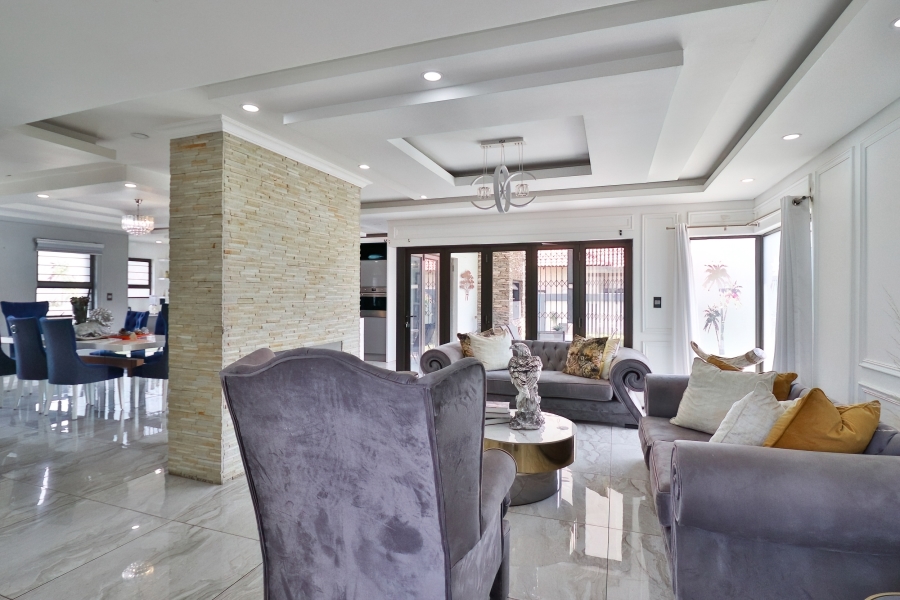 5 Bedroom Property for Sale in Helderwyk Gauteng