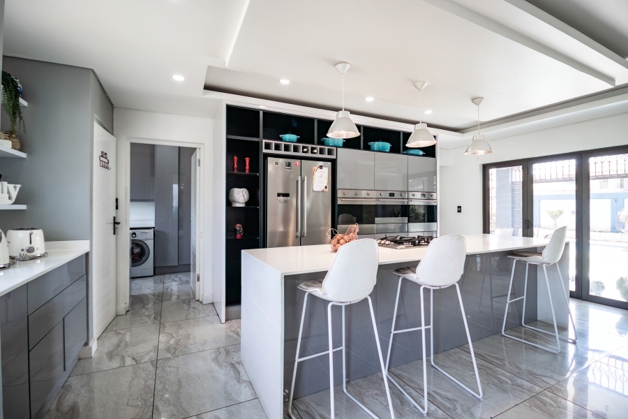 5 Bedroom Property for Sale in Helderwyk Gauteng