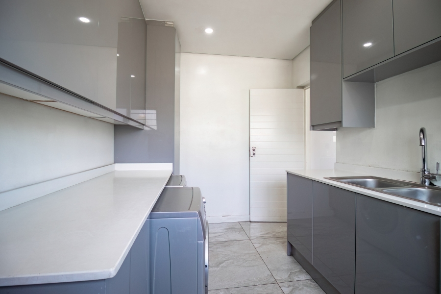 5 Bedroom Property for Sale in Helderwyk Gauteng