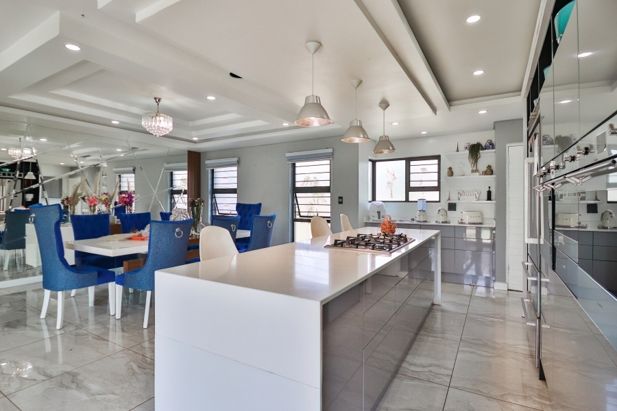 5 Bedroom Property for Sale in Helderwyk Gauteng