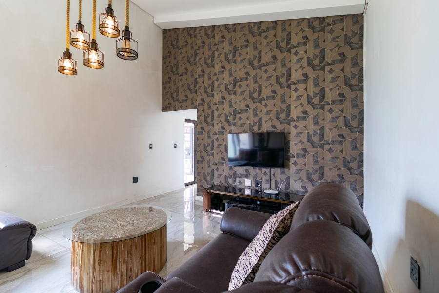 5 Bedroom Property for Sale in Helderwyk Gauteng