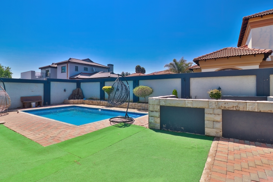 5 Bedroom Property for Sale in Helderwyk Gauteng