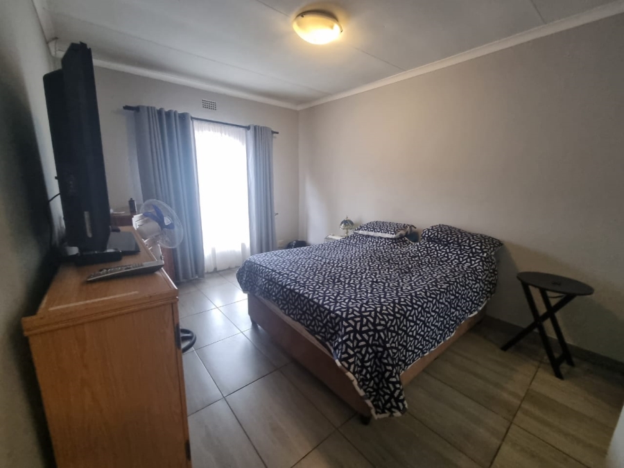 3 Bedroom Property for Sale in Verwoerdpark Gauteng