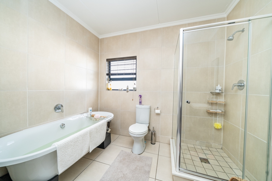 2 Bedroom Property for Sale in Greenstone Hill Gauteng